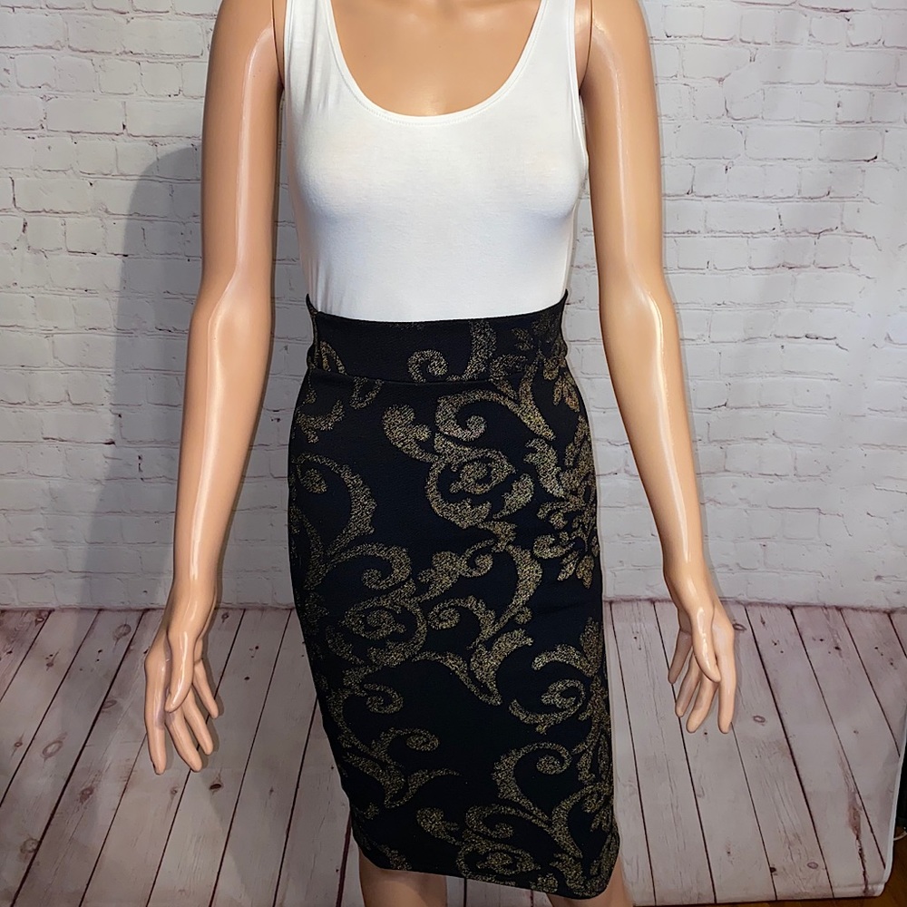 Windsor black & gold patterned body-con skirt size small